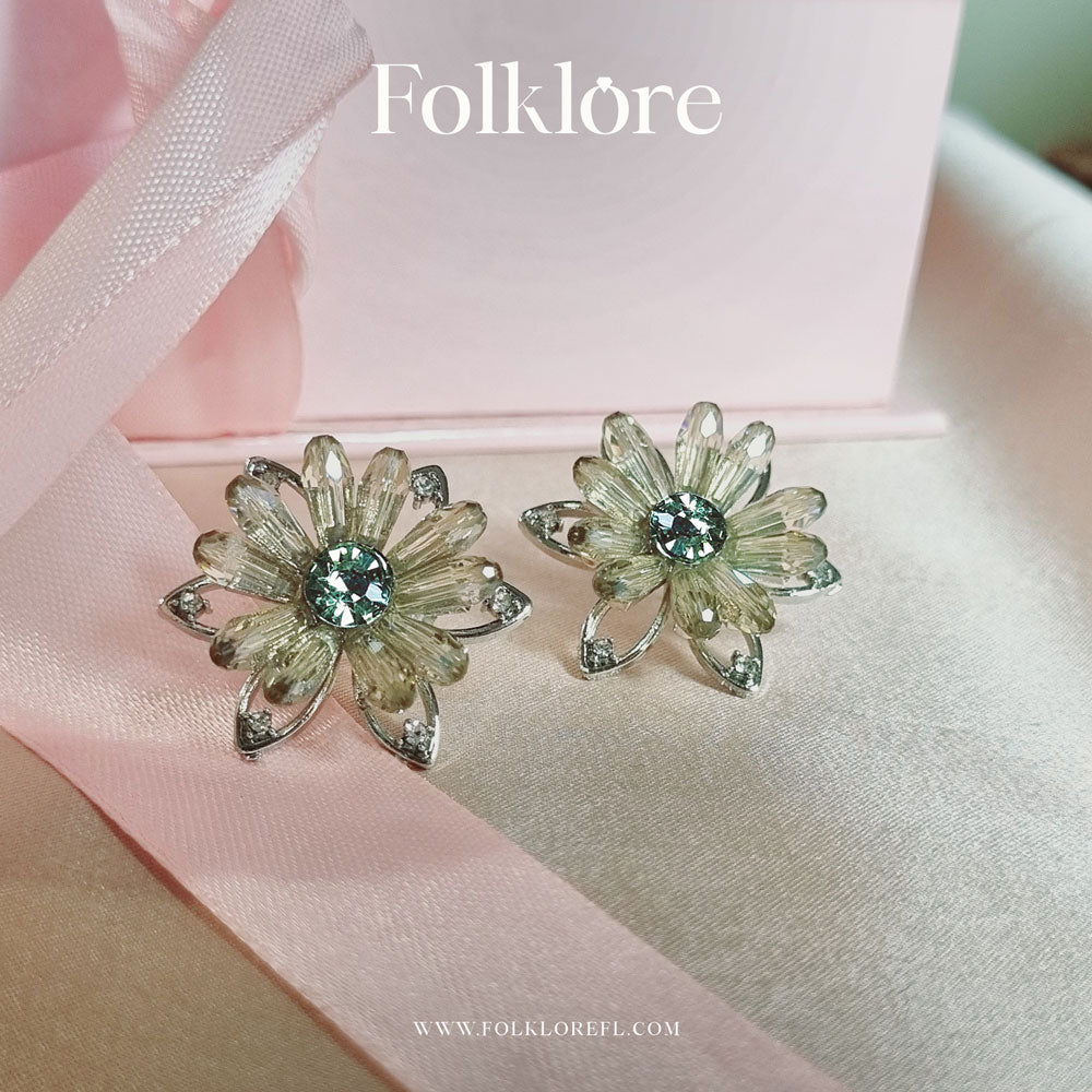 CLEAR FLOWER STUD EARRINGS