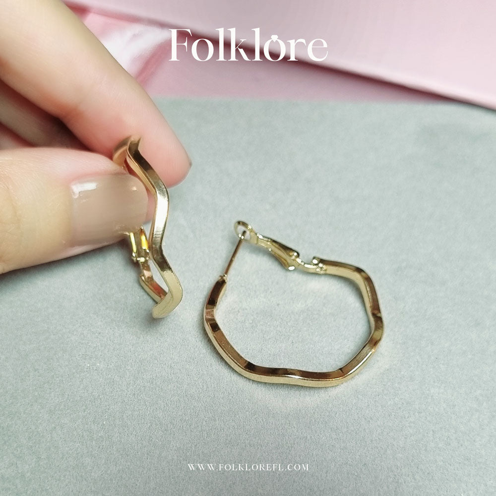 IRREGULAR METAL HOOP EARRINGS