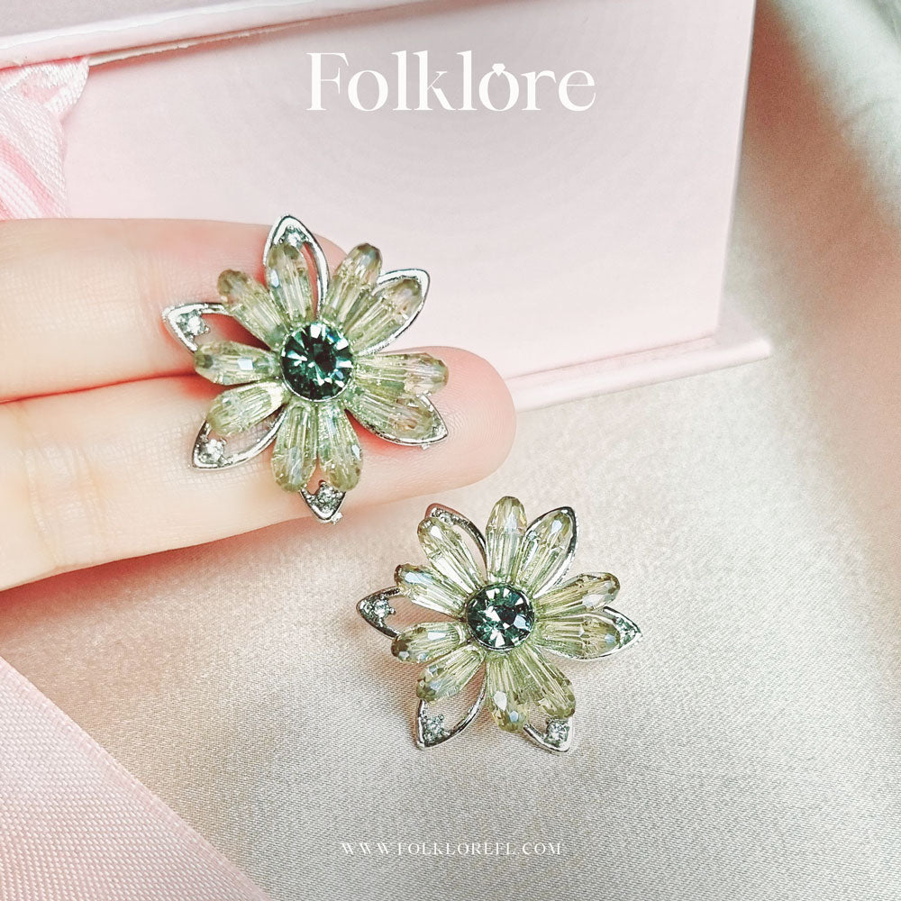 CLEAR FLOWER STUD EARRINGS
